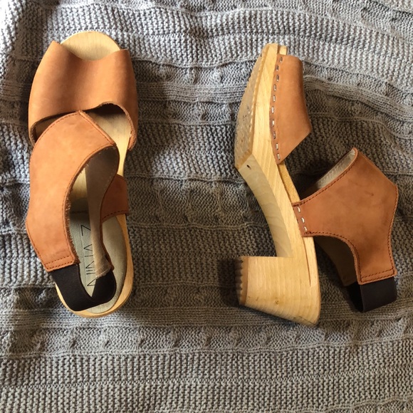 Gorgeous camel tan platform clog sandals - Picture 2 of 3